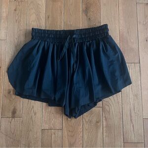 Heathyoga Black Elastic Waist Shorts - Size Medium